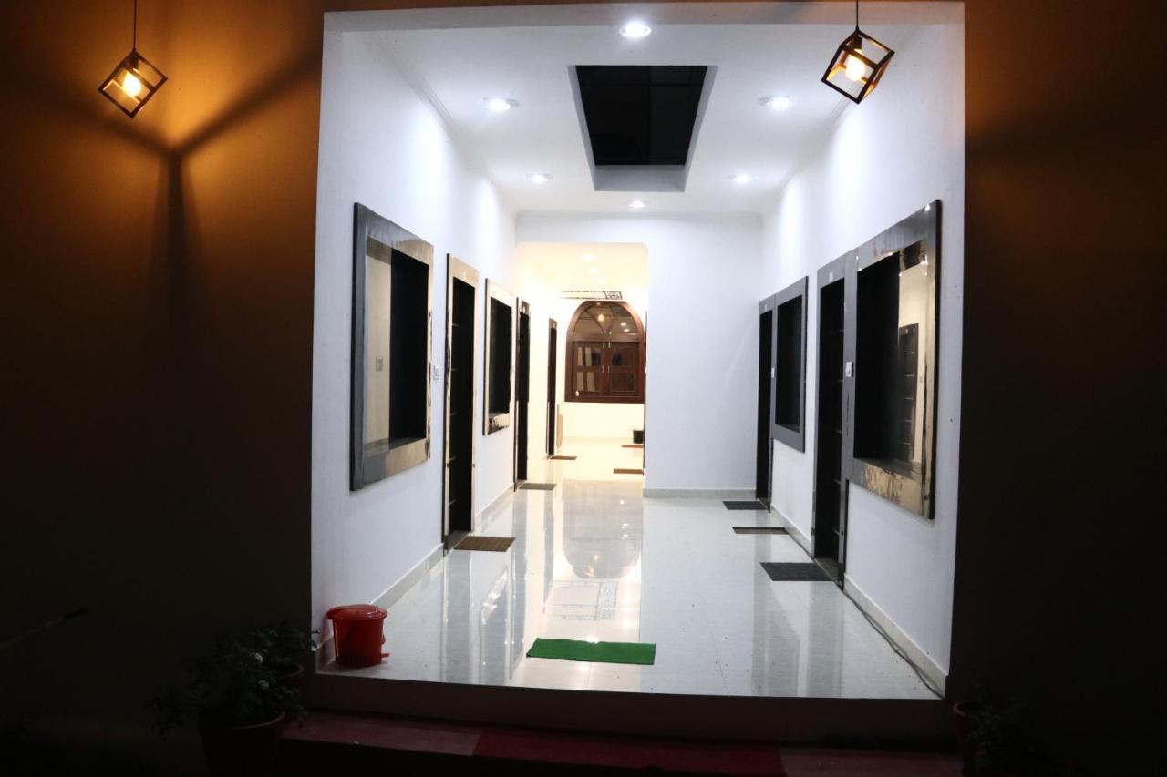 Madpackers Khajurahoホステル エクステリア 写真
